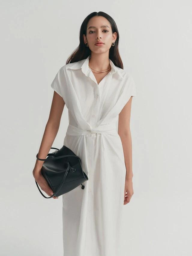 Chọn giày, túi màu tương phản để bộ trang phục xuống phố, đi làm trở nên sành điệu và đậm chất thời trang hơn. Ảnh Mono Talk Chọn giày, túi màu tương phản để bộ trang phục xuống phố, đi làm trở nên sành điệu và đậm chất thời trang hơn. Ảnh Mono Talk