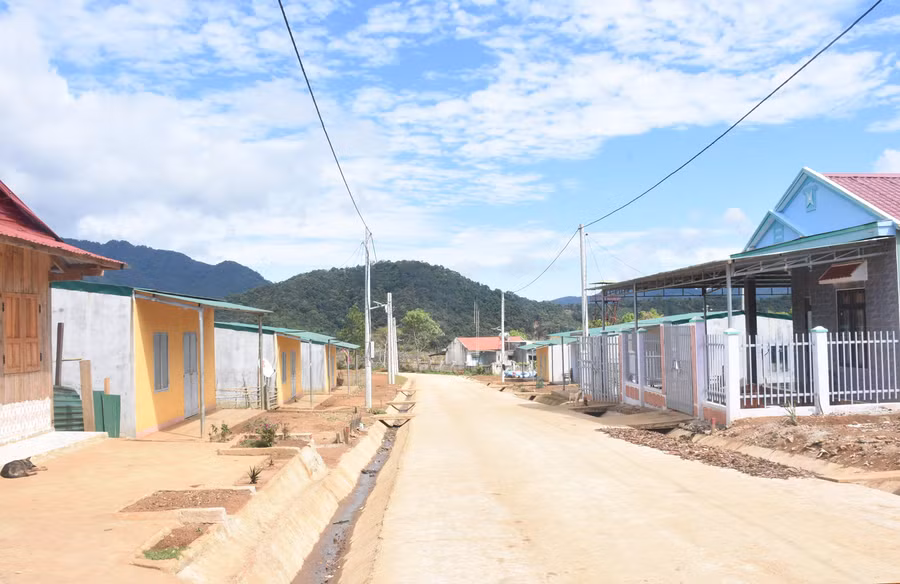 Cơ sở hạ tầng tại các khu tái định cư được đầu tư khá khang trang, sạch đẹp. Ảnh: V.P