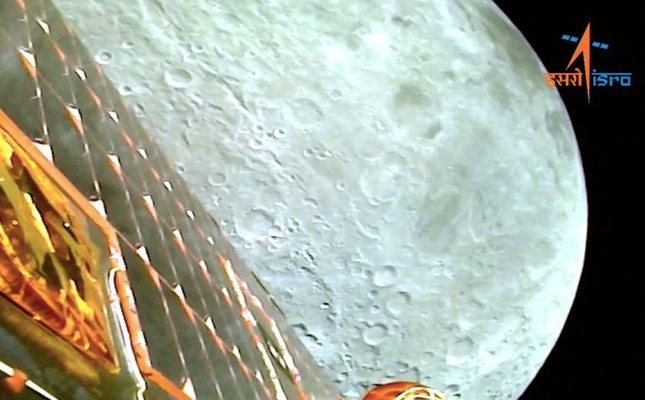 Hình ảnh cận cảnh Mặt trăng do camera của tàu đổ bộ Chandrayaan-3 chụp. (Ảnh: ISRO) Hình ảnh cận cảnh Mặt trăng do camera của tàu đổ bộ Chandrayaan-3 chụp. (Ảnh: ISRO)
