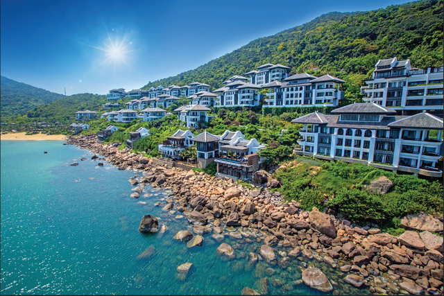 InterContinental Danang Sun Peninsula Resort có thể được xem như resort tiên phong đưa nghỉ dưỡng cao cấp cập bến Việt Nam