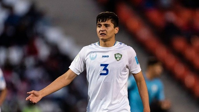 Trung vệ Khusanov. Trung vệ Khusanov.