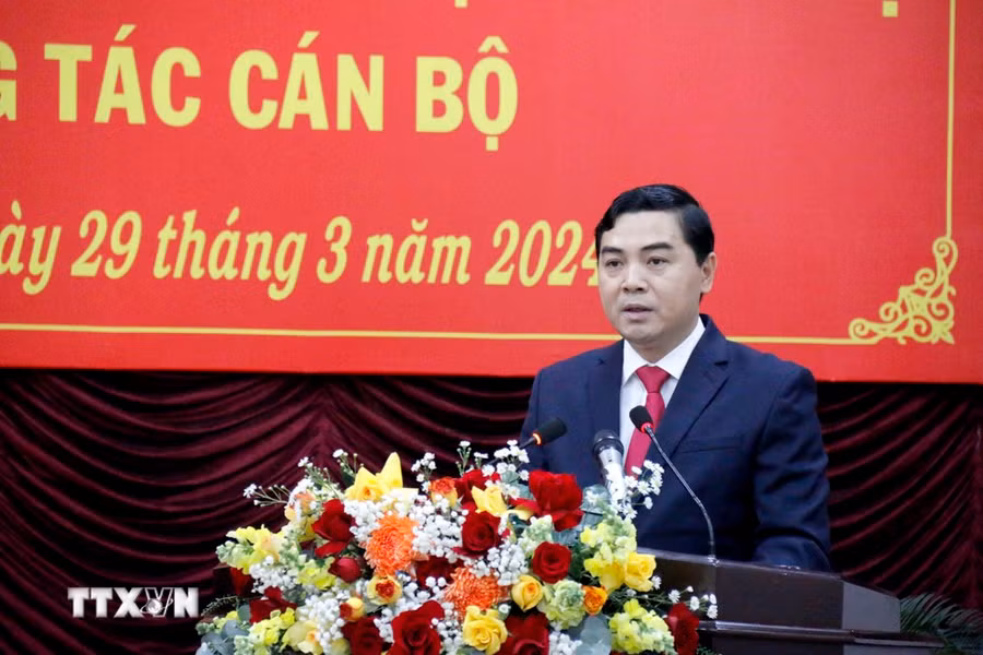 Ông Nguyễn Hoài Anh, Bí thư Tỉnh ủy Bình Thuận nhiệm kỳ 2020-2025 phát biểu nhận nhiệm vụ. (Ảnh: Nguyễn Thanh/TTXVN)