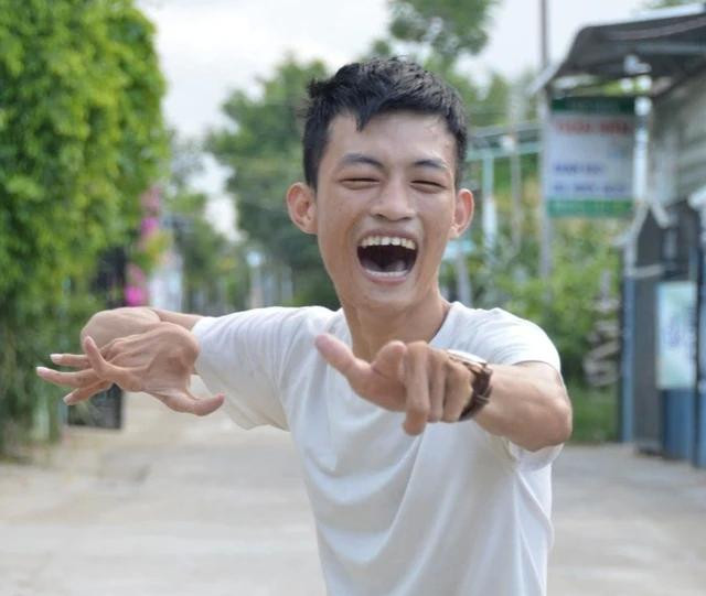 Chàng trai này đã chiến thắng nghịch cảnh nghiệt ngã, lan tỏa năng lượng tích cực cho cộng đồng. Ảnh Thanh Nam Chàng trai này đã chiến thắng nghịch cảnh nghiệt ngã, lan tỏa năng lượng tích cực cho cộng đồng. Ảnh Thanh Nam