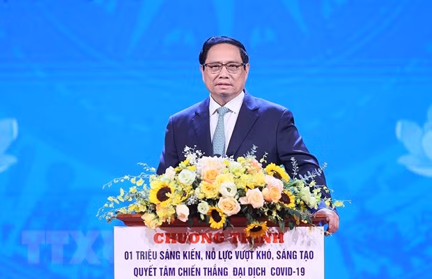 Thủ tướng Phạm Minh Chính phát biểu tại Lễ tôn vinh điển hình “Sáng kiến vượt khó, sáng tạo, chiến thắng đại dịch”. (Ảnh: Dương Giang/TTXVN)