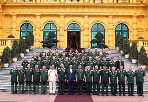 Chủ tịch nước Võ Văn Thưởng gặp mặt thân mật Ban Liên lạc Mặt trận Tây Nguyên, B3, Quân đoàn 3. (Ảnh: Thống Nhất/TTXVN)