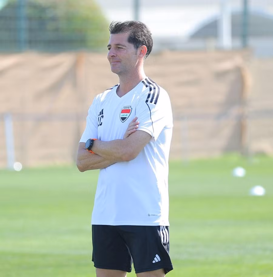 HLV Casas yêu cầu đội bóng phải đá hết mình với đội tuyển Việt Nam. Ảnh: IFA