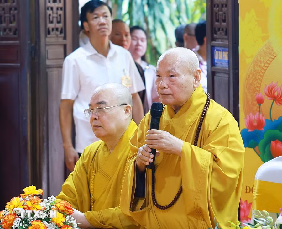 Trưởng lão Hòa thượng Thích Thiện Nhơn - Phó Pháp chủ, Chủ tịch Hội đồng Trị sự Trung ương Giáo hội Phật giáo Việt Nam phát biểu. (Ảnh: Dương Giang/TTXVN)