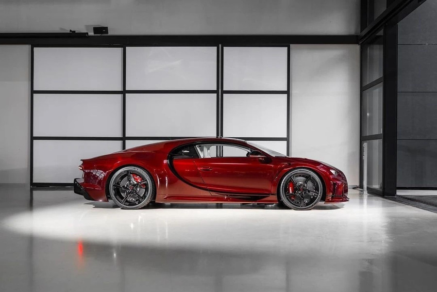 Đến năm 2024, Bugatti tung ra chiếc Chiron Super Sport Red Dragon, thuộc sở hữu của chủ tịch tập đoàn Toro, vốn là nhà sưu tập xe và tay đua của đội đua Toro Racing. Đến năm 2024, Bugatti tung ra chiếc Chiron Super Sport Red Dragon, thuộc sở hữu của chủ tịch tập đoàn Toro, vốn là nhà sưu tập xe và tay đua của đội đua Toro Racing.