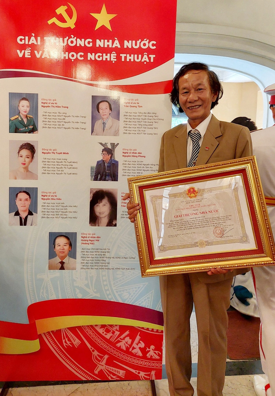 Nghệ sĩ Ưu tú Quang Tâm nhận Giải thưởng Nhà nước về văn học nghệ thuật năm 2022 (ảnh nhân vật cung cấp). Nghệ sĩ Ưu tú Quang Tâm nhận Giải thưởng Nhà nước về văn học nghệ thuật năm 2022 (ảnh nhân vật cung cấp).