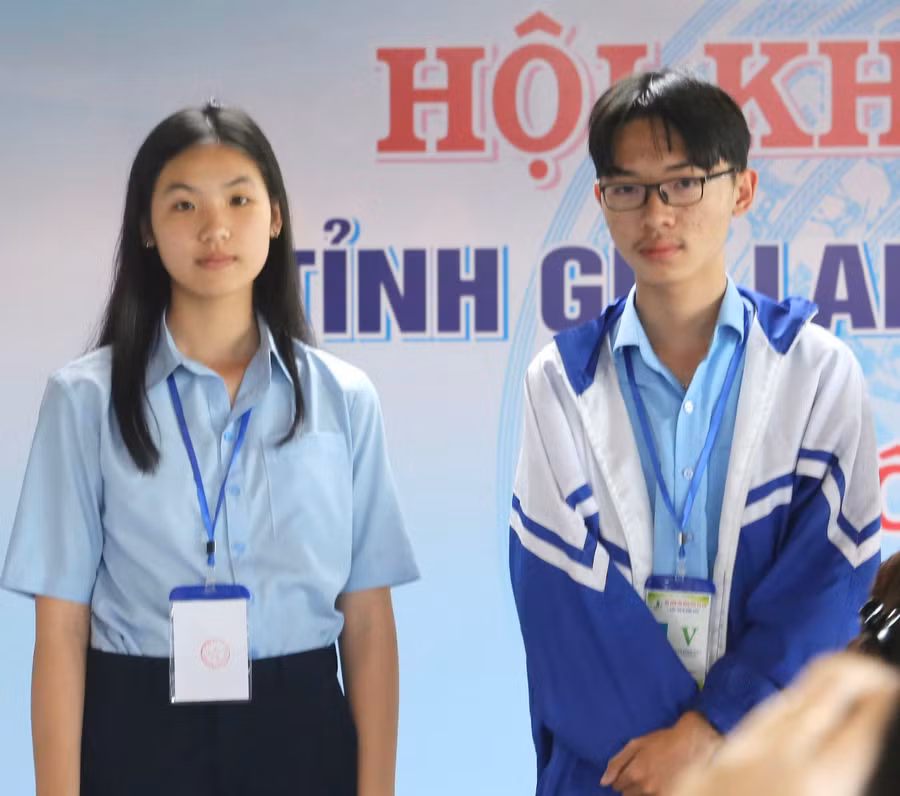 Nguyễn Bảo Ngọc (trái) đã giành 2 huy chương vàng ở Hội khỏe Phù Đổng tỉnh lần thứ XI năm 2023. Ảnh: Văn Ngọc