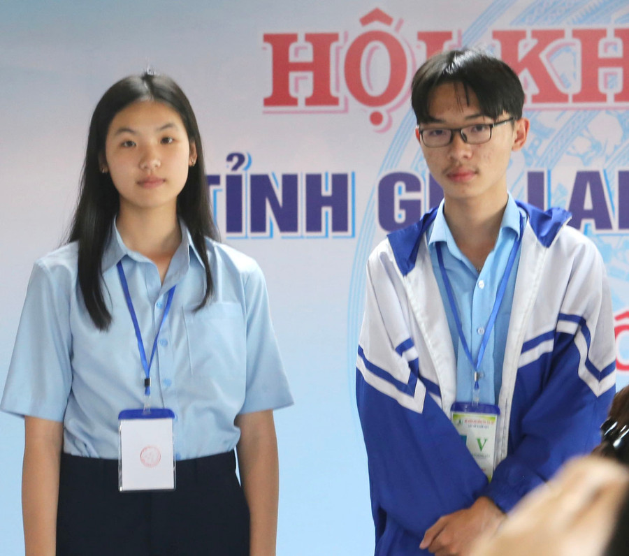 Nguyễn Bảo Ngọc (trái) đã giành 2 huy chương vàng ở Hội khỏe Phù Đổng tỉnh lần thứ XI năm 2023. Ảnh: Văn Ngọc Nguyễn Bảo Ngọc (trái) đã giành 2 huy chương vàng ở Hội khỏe Phù Đổng tỉnh lần thứ XI năm 2023. Ảnh: Văn Ngọc