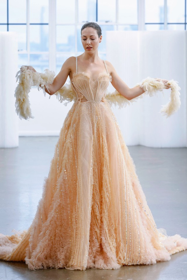 Nhà mốt trẻ bày tỏ cô rất tự hào khi có cơ hội mang đồ cưới Việt Nam giới thiệu đến bạn bè quốc tế. Chưa hết, sau show diễn, các mẫu váy cưới của cô được giới thiệu trên tạp chí Elle, được các kênh truyền thông như Fashion Channel, Flying Solo đưa tin