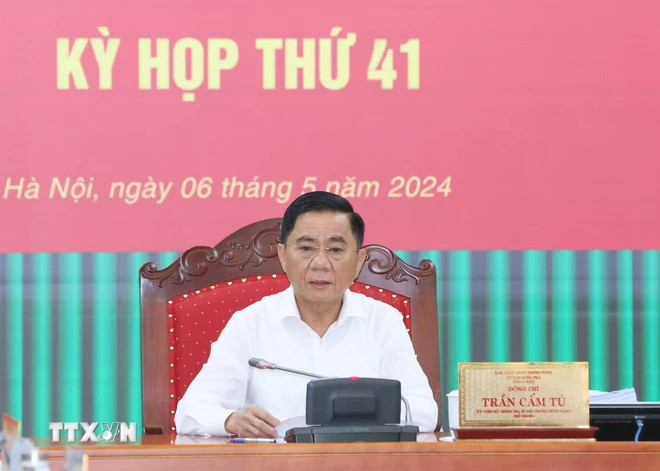 Ông Trần Cẩm Tú, Ủy viên Bộ Chính trị, Bí thư Trung ương Đảng, Chủ nhiệm Ủy ban Kiểm tra Trung ương chủ trì Kỳ họp. (Ảnh: Phương Hoa/TTXVN) Ông Trần Cẩm Tú, Ủy viên Bộ Chính trị, Bí thư Trung ương Đảng, Chủ nhiệm Ủy ban Kiểm tra Trung ương chủ trì Kỳ họp. (Ảnh: Phương Hoa/TTXVN)