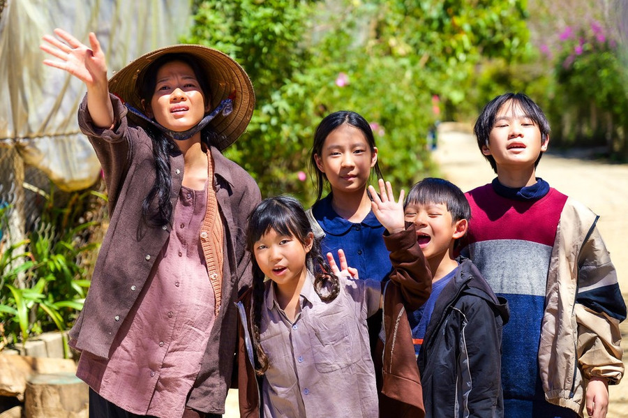 Các con Lý Hải trên phim trường Lật mặt 7 Các con Lý Hải trên phim trường Lật mặt 7