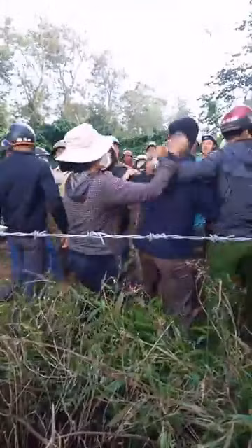 Các đối tượng bắt giữ người trái pháp luật, chống đối lực lượng làm nhiệm vụ