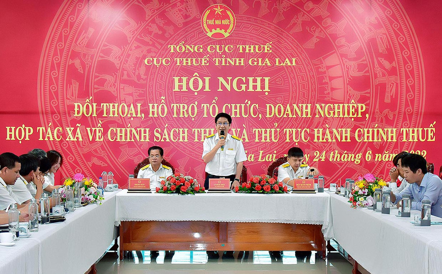 Ông Lê Minh Nhựt-Cục trưởng Cục Thuế tỉnh phát biểu tại hội nghị đối thoại với doanh nghiệp năm 2022. Ảnh: Đức Thụy Ông Lê Minh Nhựt-Cục trưởng Cục Thuế tỉnh phát biểu tại hội nghị đối thoại với doanh nghiệp năm 2022. Ảnh: Đức Thụy