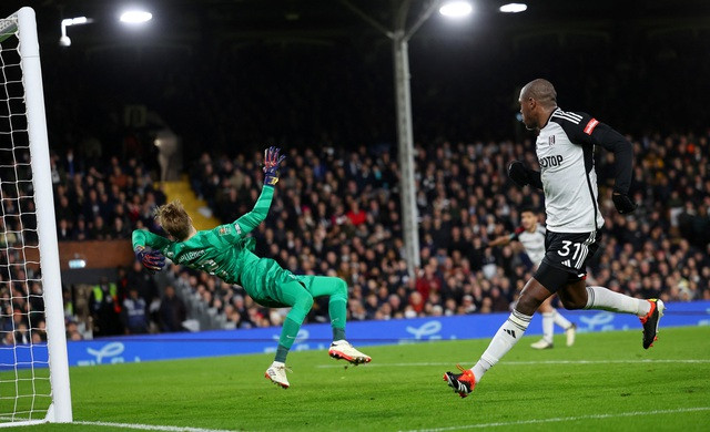 Issa Diop ghi bàn gỡ hòa 1-1 nhưng quá muộn cho Fulham Issa Diop ghi bàn gỡ hòa 1-1 nhưng quá muộn cho Fulham