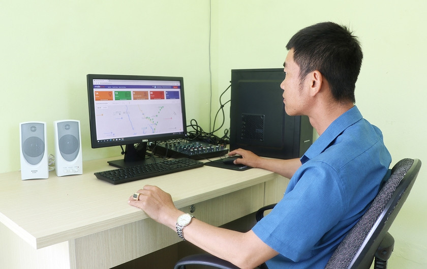 Anh Nguyễn Thế Ánh-cán bộ Văn hóa-Xã hội xã Xuân An (thị xã An Khê) kiểm tra tín hiệu hoạt động của các cụm loa trên địa bàn. Ảnh: A.P Anh Nguyễn Thế Ánh-cán bộ Văn hóa-Xã hội xã Xuân An (thị xã An Khê) kiểm tra tín hiệu hoạt động của các cụm loa trên địa bàn. Ảnh: A.P