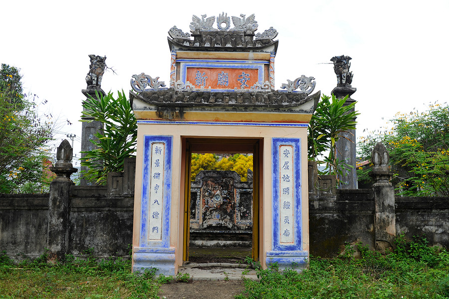 Miếu An Tân nhìn từ nhà ngõ. Ảnh: Anh Minh Miếu An Tân nhìn từ nhà ngõ. Ảnh: Anh Minh