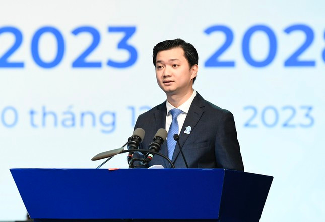 Anh Nguyễn Minh Triết - Bí thư T.Ư Đoàn, Chủ tịch T.Ư Hội Sinh viên Việt Nam. Anh Nguyễn Minh Triết - Bí thư T.Ư Đoàn, Chủ tịch T.Ư Hội Sinh viên Việt Nam.