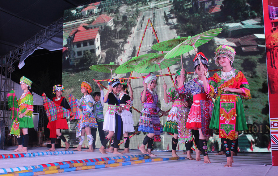 Trang phục truyền thống của người H’Mông – Đam Rông Trang phục truyền thống của người H’Mông – Đam Rông