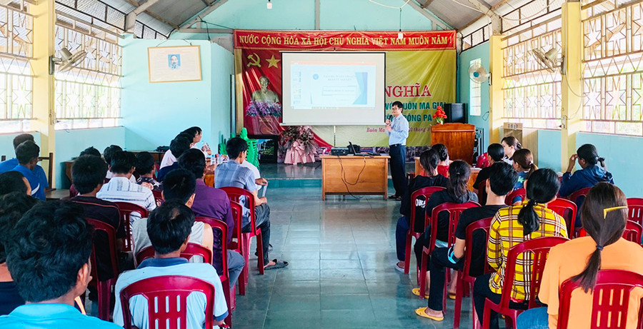 BHXH huyện Krông Pa tăng cường tuyên truyền, vận động thu hút người dân tham gia BHXH, BHYT (ảnh đơn vị cung cấp)