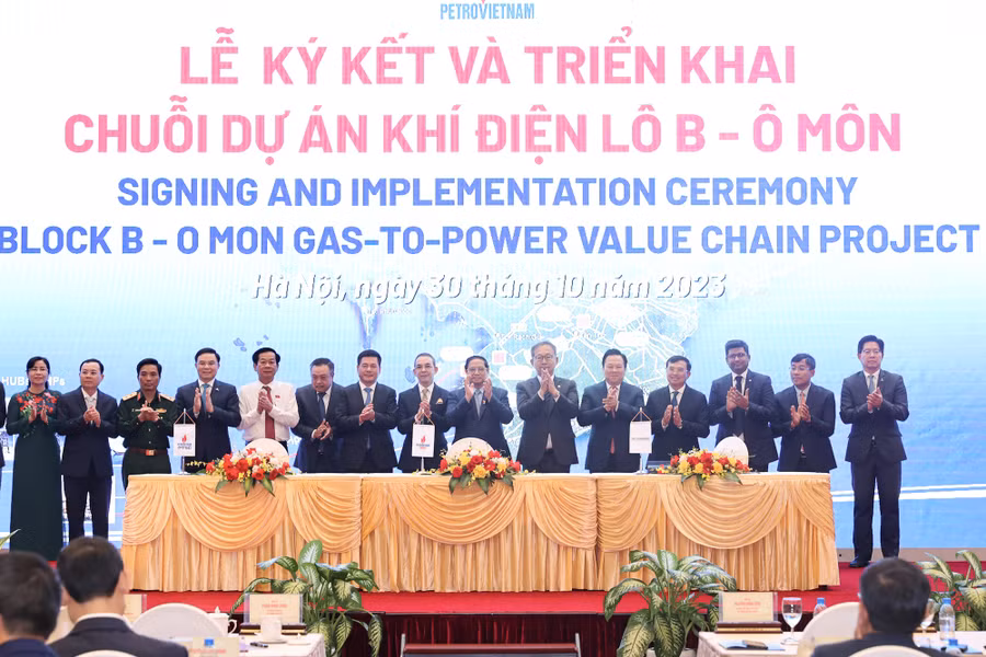 Petrovietnam và các đối tác tiến hành ký kết các văn bản quan trọng - Ảnh: VGP/Nhật Bắc