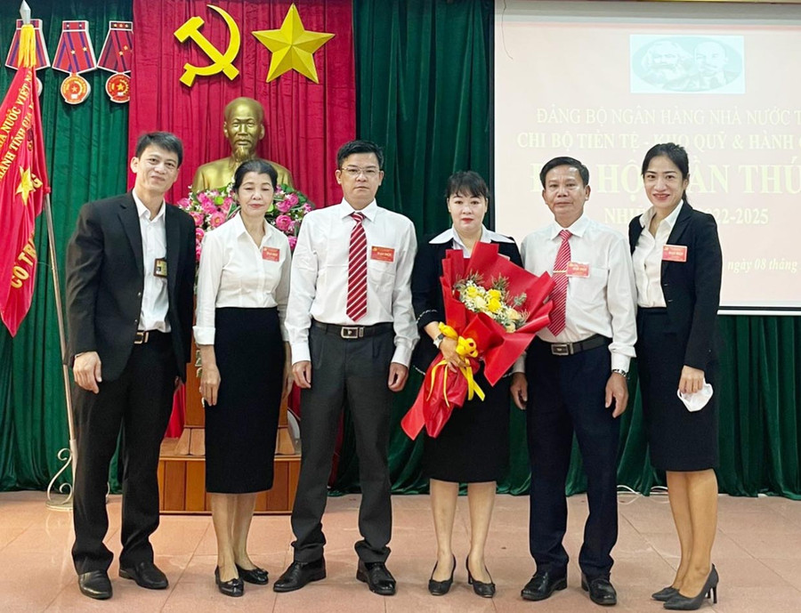 Ngành Ngân hàng luôn quan tâm thực hiện các phong trào thi đua, tạo điều kiện để nữ cán bộ phát huy năng lực. Ảnh: S.C Ngành Ngân hàng luôn quan tâm thực hiện các phong trào thi đua, tạo điều kiện để nữ cán bộ phát huy năng lực. Ảnh: S.C