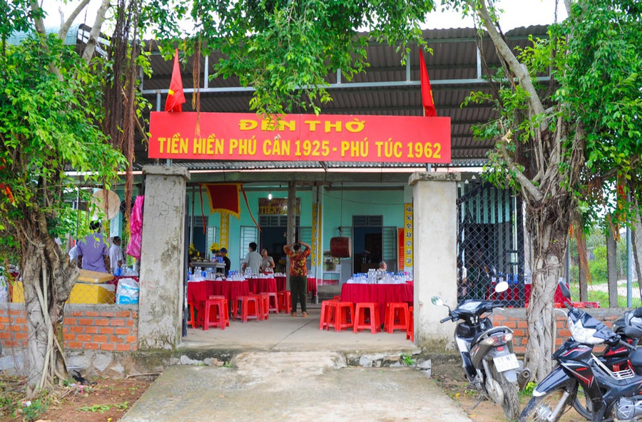 Đền thờ tiền hiền làng Phú Cần. Ảnh: L.H.S