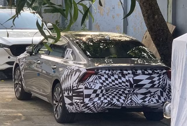 Nhiều người nhận ra Kia K8 nhờ thiết kế đèn hậu khá đặc trưng. Ảnh: Facebook