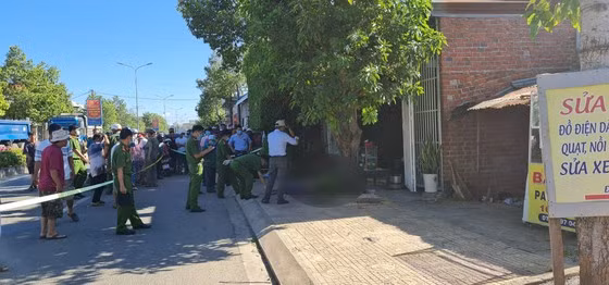 Hiện trường vụ án mạng kinh hoàng (Ảnh: Đ.K.) Hiện trường vụ án mạng kinh hoàng (Ảnh: Đ.K.)