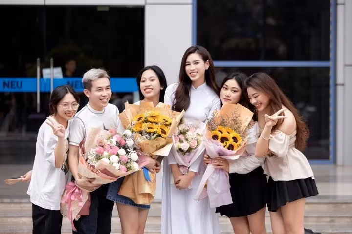 Theo như thông tin đã công bố, Đỗ Hà sẽ đảm nhận vai trò thành viên ban giám khảo tại cuộc thi Miss World Vietnam 2022 sắp tới. Theo như thông tin đã công bố, Đỗ Hà sẽ đảm nhận vai trò thành viên ban giám khảo tại cuộc thi Miss World Vietnam 2022 sắp tới.