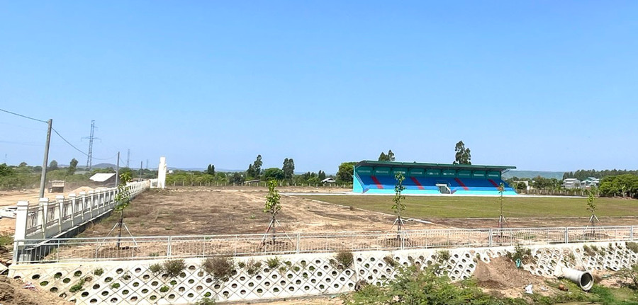 Dự án nhà thi đấu đa năng đang phát hành hồ sơ mời thầu được bố trí đầu tư xây dựng trong khuôn viên Khu Liên hợp thể dục thể thao huyện Phú Thiện. Ảnh: Minh Phương Dự án nhà thi đấu đa năng đang phát hành hồ sơ mời thầu được bố trí đầu tư xây dựng trong khuôn viên Khu Liên hợp thể dục thể thao huyện Phú Thiện. Ảnh: Minh Phương