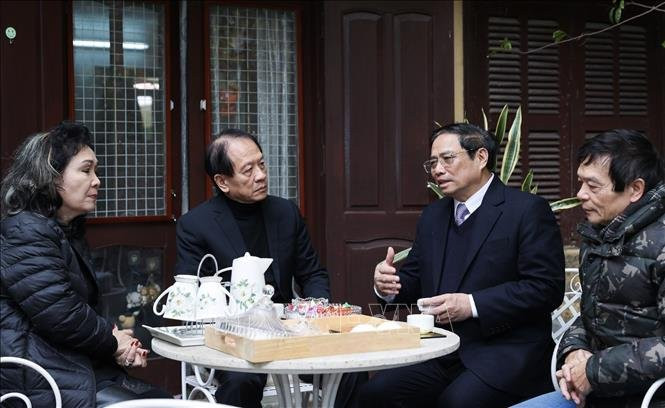 Nhân Tết cổ truyền Quý Mão 2023, sáng 18/1, thay mặt lãnh đạo Đảng, Nhà nước, Thủ tướng Phạm Minh Chính đến chúc Tết gia đình, dâng hương tưởng nhớ cố Thủ tướng Phạm Văn Đồng và Đại tướng Võ Nguyên Giáp tại nhà riêng ở Thủ đô Hà Nội. Ảnh: Dương Giang-TTXVN Nhân Tết cổ truyền Quý Mão 2023, sáng 18/1, thay mặt lãnh đạo Đảng, Nhà nước, Thủ tướng Phạm Minh Chính đến chúc Tết gia đình, dâng hương tưởng nhớ cố Thủ tướng Phạm Văn Đồng và Đại tướng Võ Nguyên Giáp tại nhà riêng ở Thủ đô Hà Nội. Ảnh: Dương Giang-TTXVN