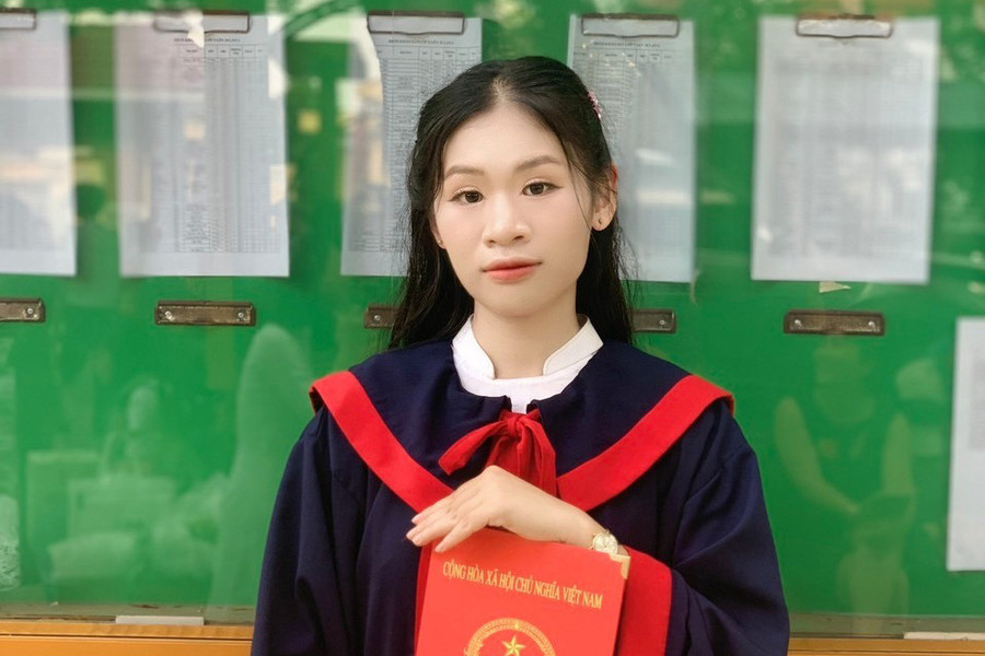 Lê Thị Huyền, thủ khoa khối C00 và đứng đầu các khối ở tỉnh Đắk Nông với tổng điểm xét tuyển là 29,5 điểm