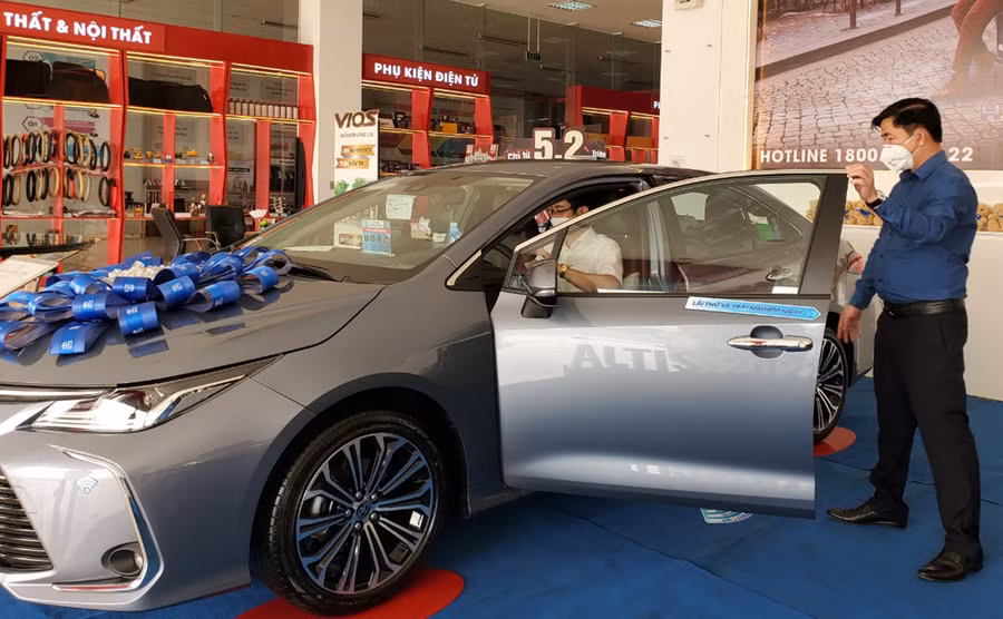 Từ ngày 22-10, mức thu lệ phí đăng ký, cấp biển số ô tô, xe máy được áp dụng theo Thông tư số 60 của Bộ Tài chính. Ảnh: S.C Từ ngày 22-10, mức thu lệ phí đăng ký, cấp biển số ô tô, xe máy được áp dụng theo Thông tư số 60 của Bộ Tài chính. Ảnh: S.C