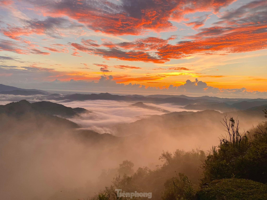 Cảnh hoàng hôn ở thảo nguyên Bùi Hui. Ảnh: GREENCAMP.