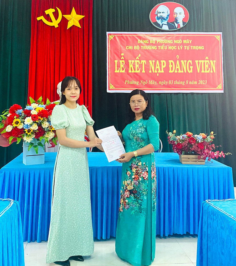 Từ năm 2020 đến nay, Đảng bộ phường Ngô Mây (thị xã An Khê) phát triển được 18 đảng viên, đạt 72% chỉ tiêu cả nhiệm kỳ. Ảnh: N.M