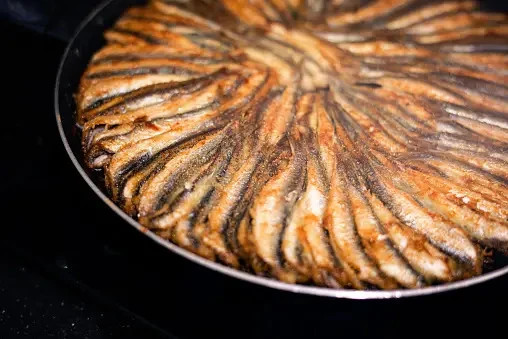 Các loại cá nhỏ như cá trích, cá cơm và cá mòi - rất giàu axit béo omega-3, có thể ngăn ngừa bệnh tim và tiểu đường. Minh họa: Pexels Các loại cá nhỏ như cá trích, cá cơm và cá mòi - rất giàu axit béo omega-3, có thể ngăn ngừa bệnh tim và tiểu đường. Minh họa: Pexels