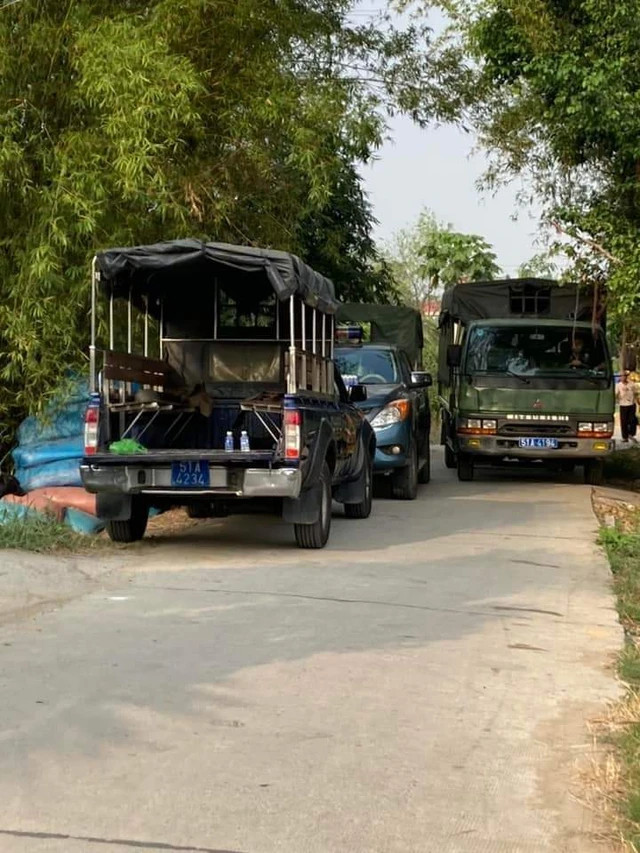 Lực lượng công an TP HCM và Long An vẫn đang dùng nhiều biện pháp để truy bắt nghi phạm giết người