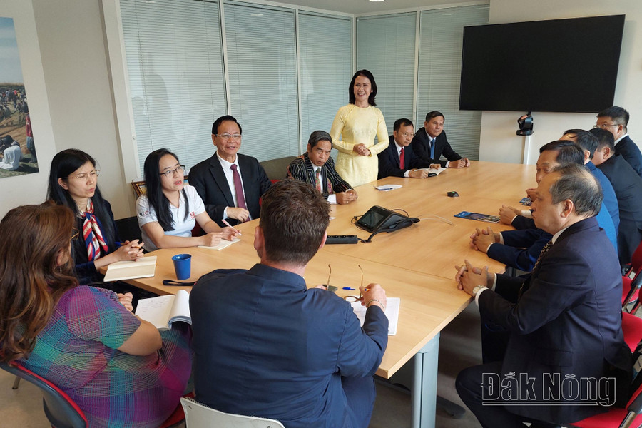 TUV, Phó Chủ tịch UBND tỉnh Đắk Nông Tôn Thị Ngọc Hạnh trao đổi tại buổi làm việc