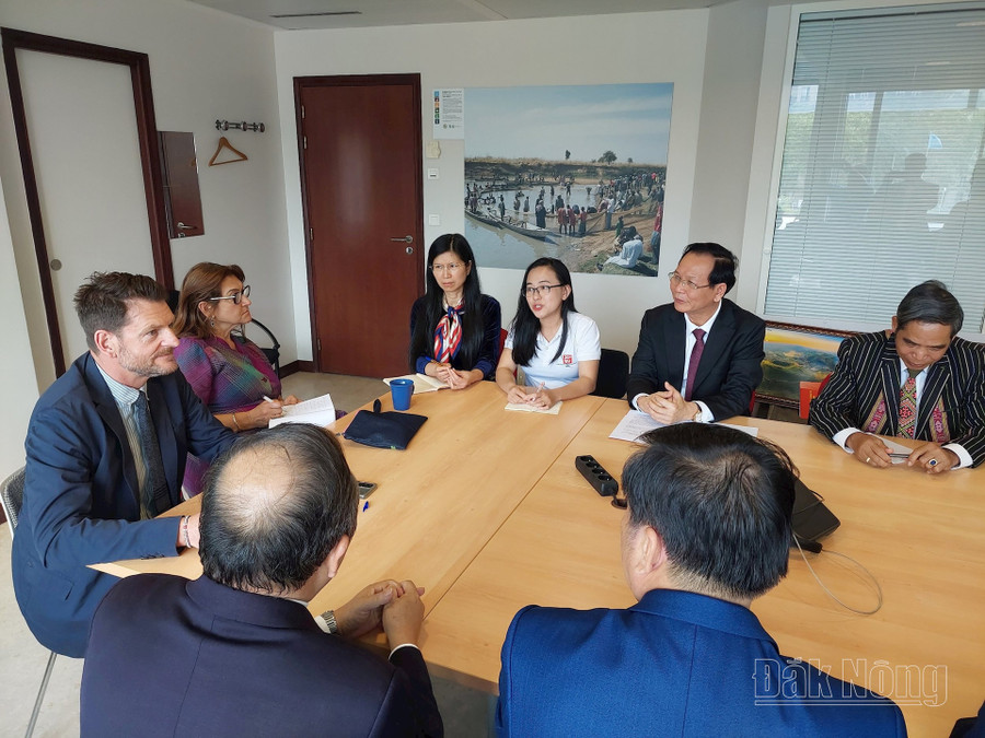 Bí thư Tỉnh ủy, Trưởng Đoàn ĐBQH tỉnh Ngô Thanh Danh trao đổi với đại diện UNESCO tại buổi làm việc