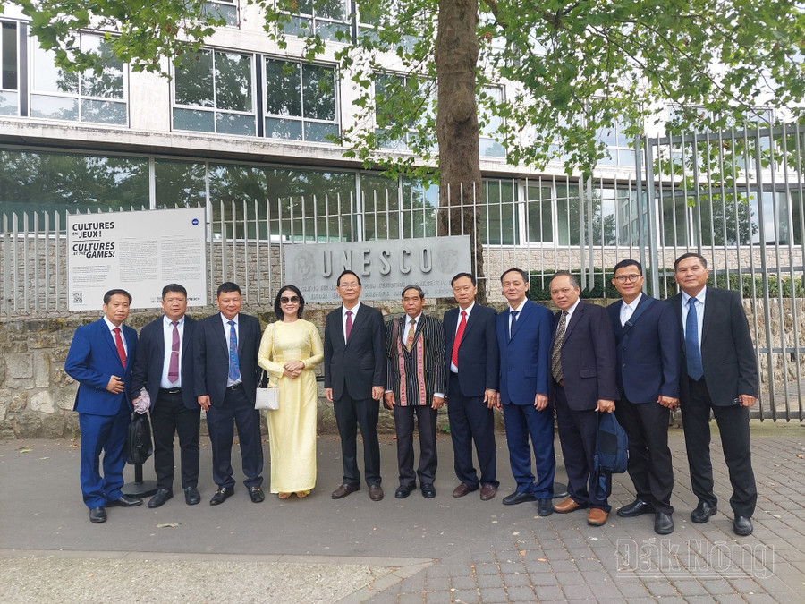 Các thành viên tham gia Đoàn công tác của tỉnh Đắk Nông tại Pháp