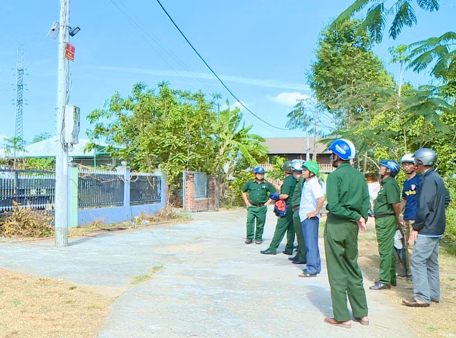 Tại các điểm giao cắt, ngã ba, ngã tư trên địa bàn phường Hòa Bình (thị xã Ayun Pa) đều được lắp đặt hệ thống chiếu sáng góp phần đảm bảo trật tự an toàn giao thông. Ảnh: Minh Phương