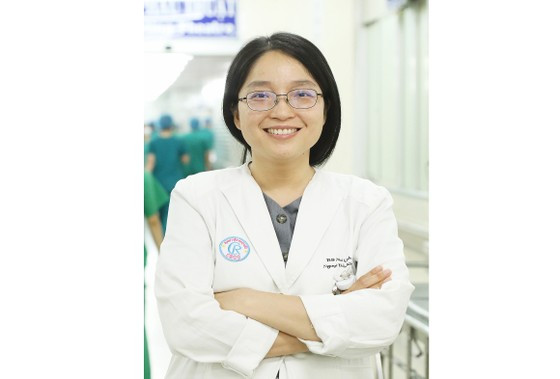 Cùng với đôi tay tài hoa, bản lĩnh thép, bác sĩ Mai Linh đã giữ lại sinh mệnh cho biết bao người.