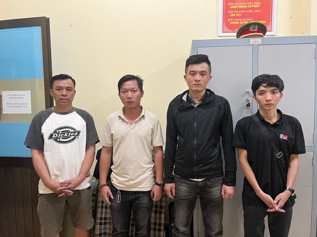 Các đối tượng tại cơ quan công an - ảnh CACC Các đối tượng tại cơ quan công an - ảnh CACC