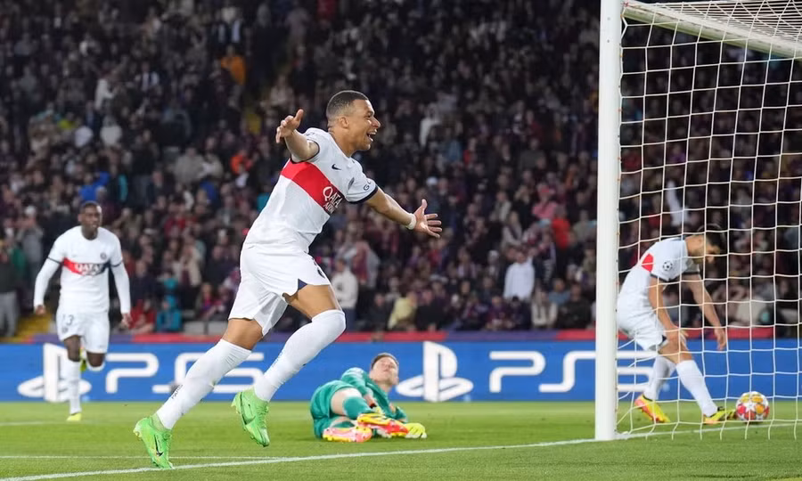 Mbappe lập cú đúp giúp PSG vùi dập Barcelona. (Nguồn: Getty Images)