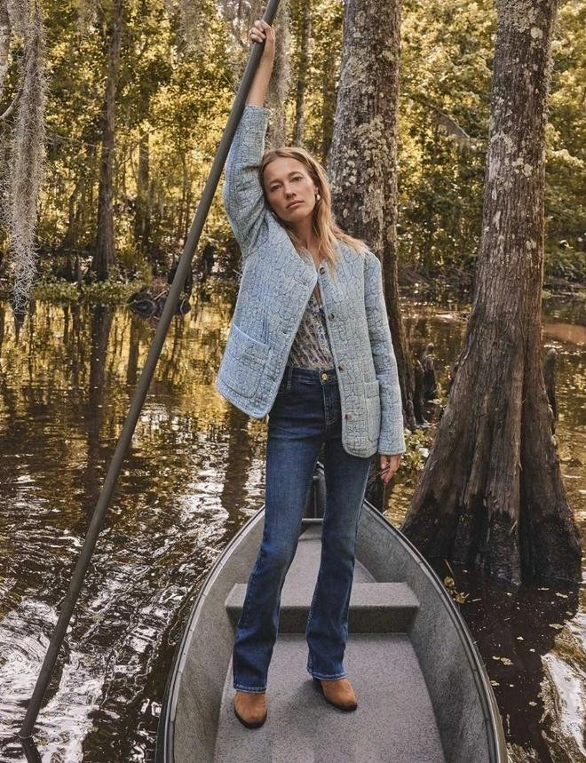 Một chiếc áo từ vải tweed là đủ để thu hút mọi ánh nhìn bởi vẻ đẹp cổ điển pha lẫn hiện đại. Ảnh: @maison123_paris