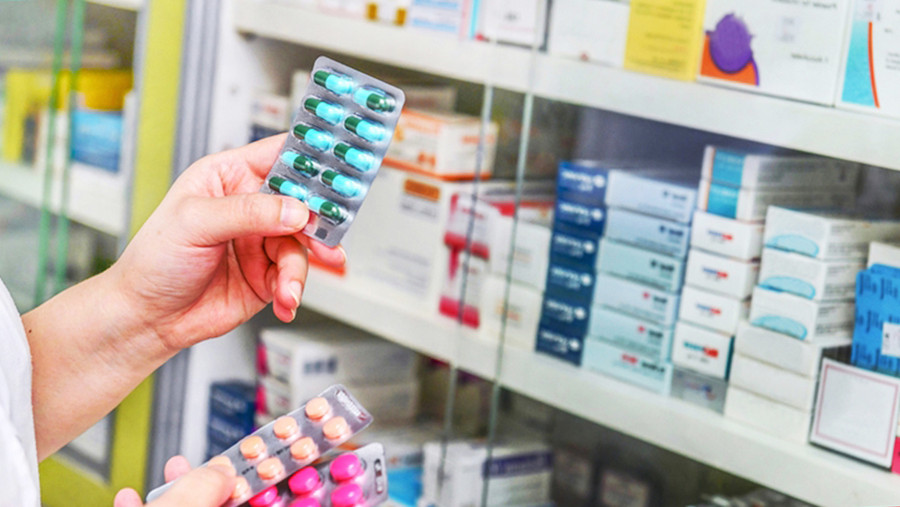 Giá thuốc bán buôn, bán lẻ thuốc không được cao hơn mức giá kê khai, kê khai lại (ảnh minh họa) Giá thuốc bán buôn, bán lẻ thuốc không được cao hơn mức giá kê khai, kê khai lại (ảnh minh họa)