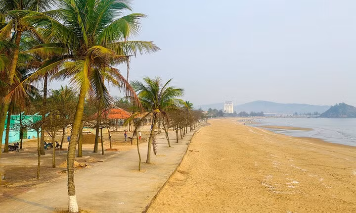 Bãi biển Cửa Lò luôn là điểm đến hàng đầu của du khách. (Ảnh: Báo Nghệ An)